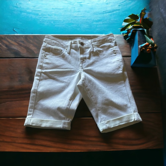4/$15 Mossimo Supply Co. Women’s Size 00 24" Bermuda Shorts White - Picture 6 of 12